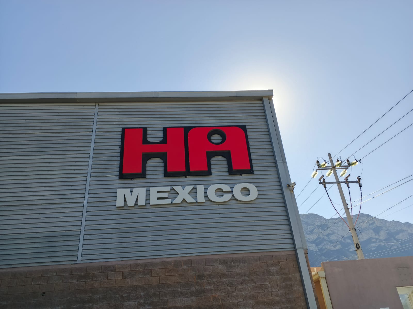 Señalización de mantenimiento para concesionaria