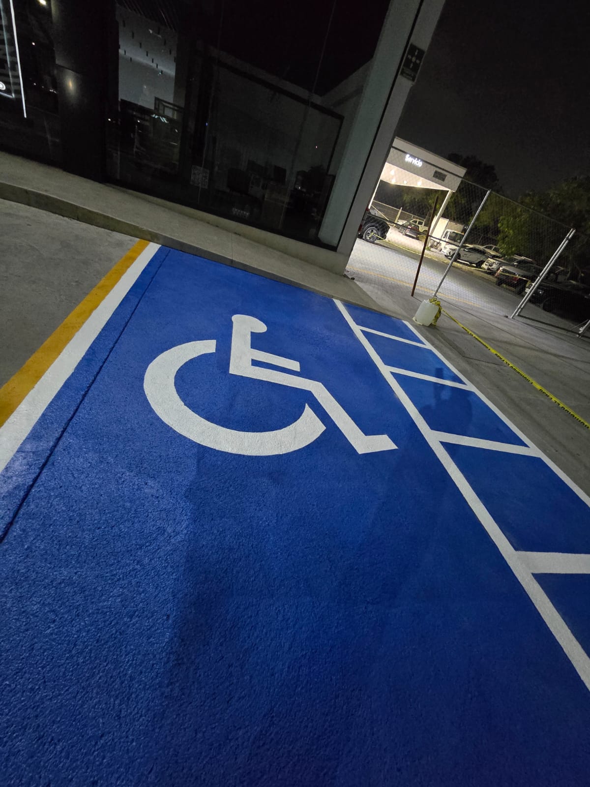 Señalización vial para cajón accesible de estacionamiento